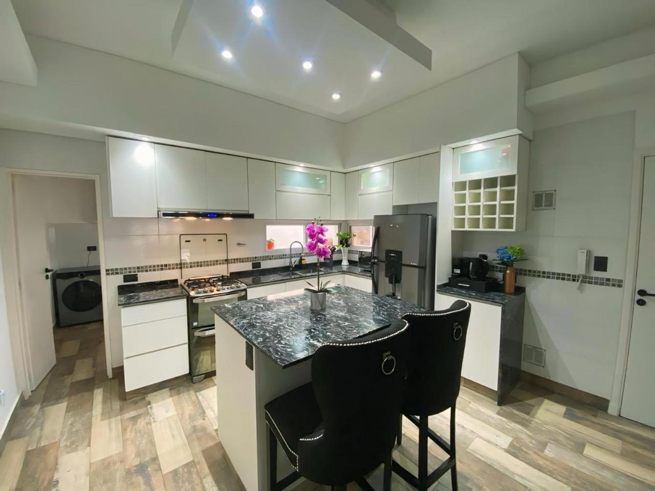 Casa Completa Con Balcon Y Patio Privado Villa Lanus ภายนอก รูปภาพ