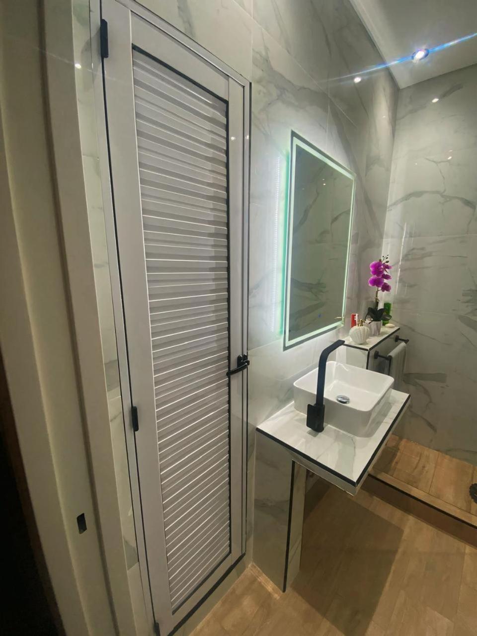 Casa Completa Con Balcon Y Patio Privado Villa Lanus ภายนอก รูปภาพ